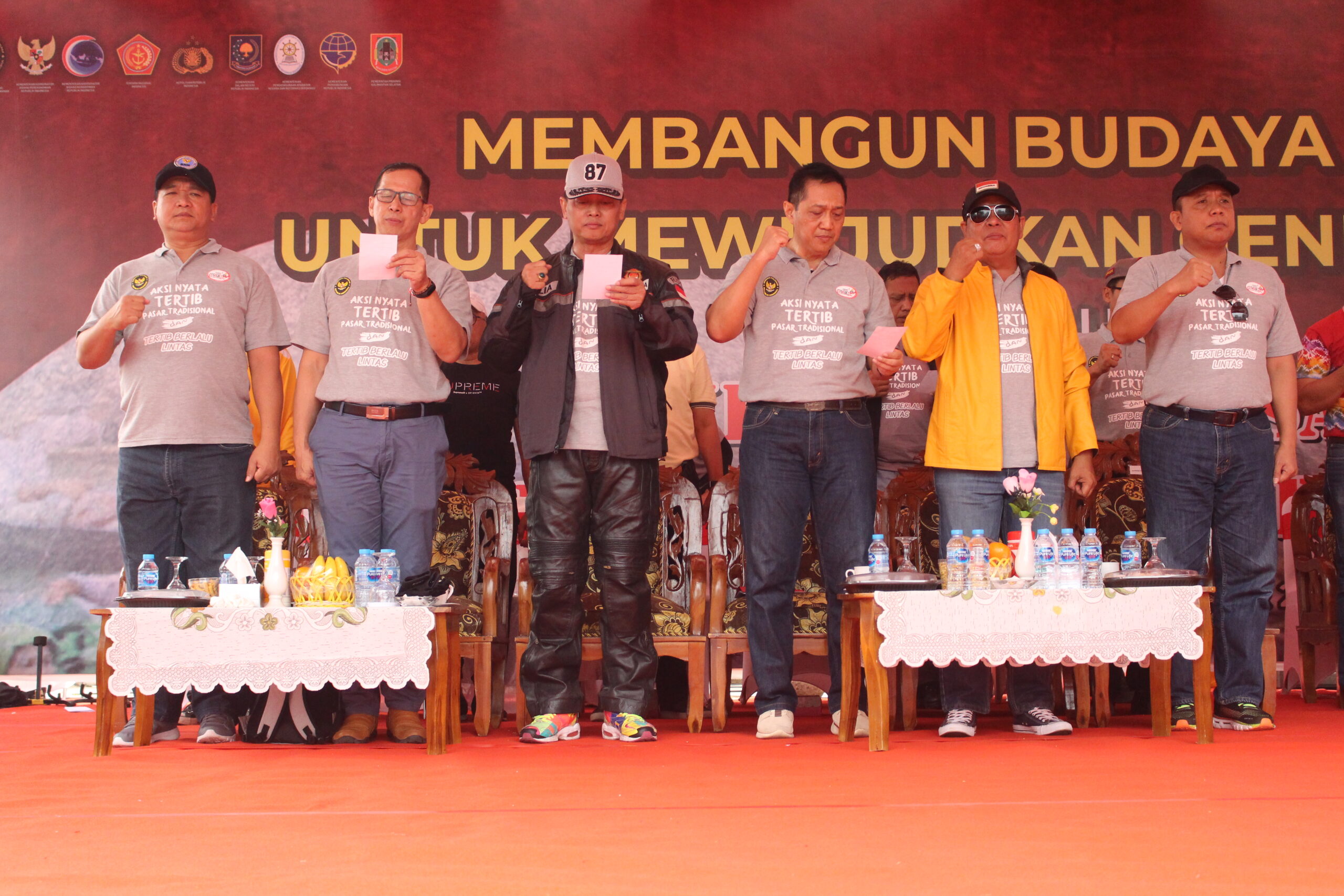 Kepala BNNP Kalsel Ikuti Dekralasi Road Safety Gerakan Indonesia Tertib dan Revitalisasi Pasar Terapung dalam rangka Pekan Kerja Nyata Revolusi Mental (PKNRM) Ke-3 Tahun 2019 Kepala BNNP Kalsel Ikuti Dekralasi Road Safety Gerakan Indonesia Tertib dan Revitalisasi Pasar Terapung dalam rangka Pekan Kerja Nyata Revolusi Mental (PKNRM) Ke-3 Tahun 2019