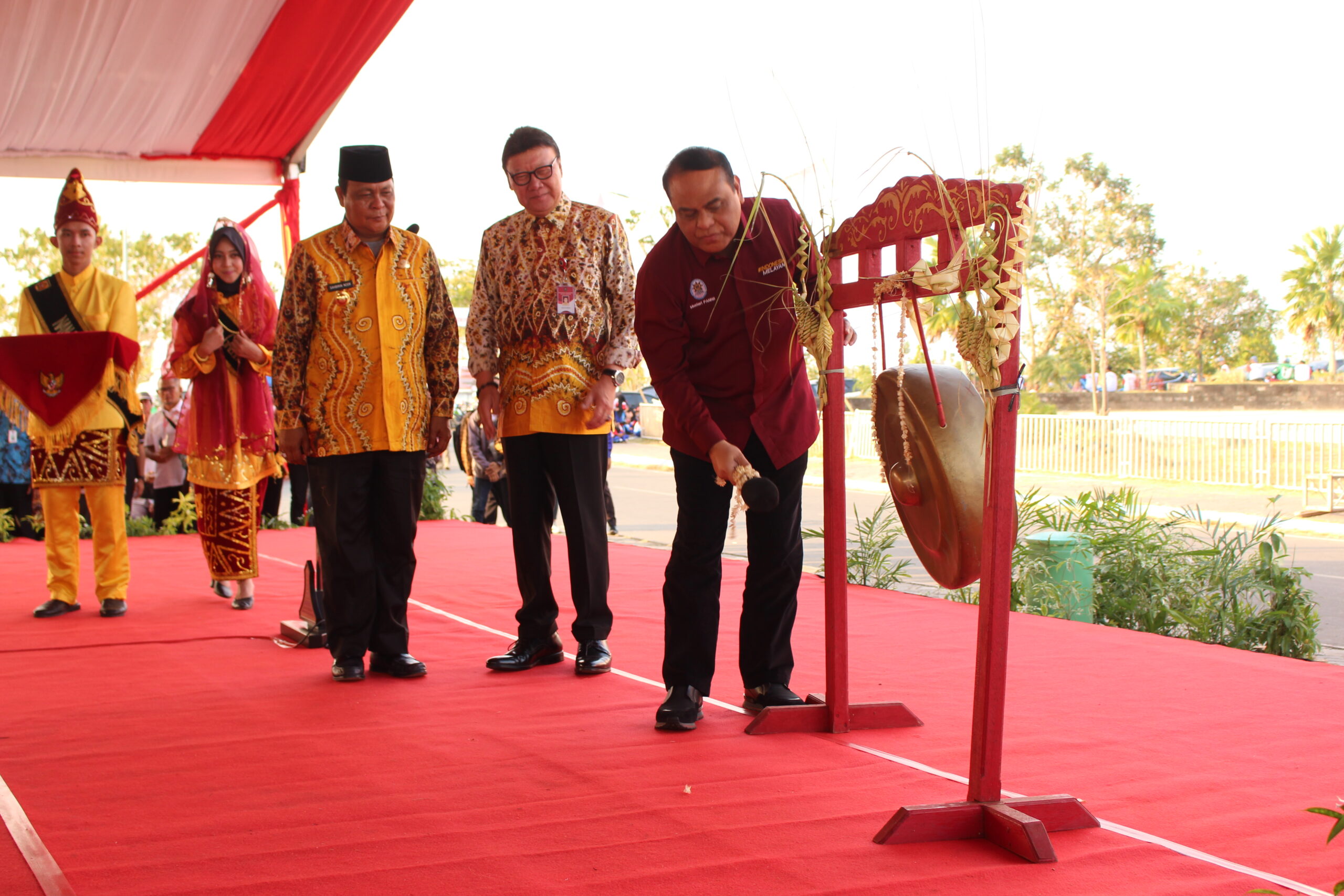 Kepala BNNP Kalsel Hadiri Pembukaan Pekan Kerja Nyata Revolusi Mental Tahun 2019 di Provinsi Kalimantan Selatan Kepala BNNP Kalsel Hadiri Pembukaan Pekan Kerja Nyata Revolusi Mental Tahun 2019 di Provinsi Kalimantan Selatan