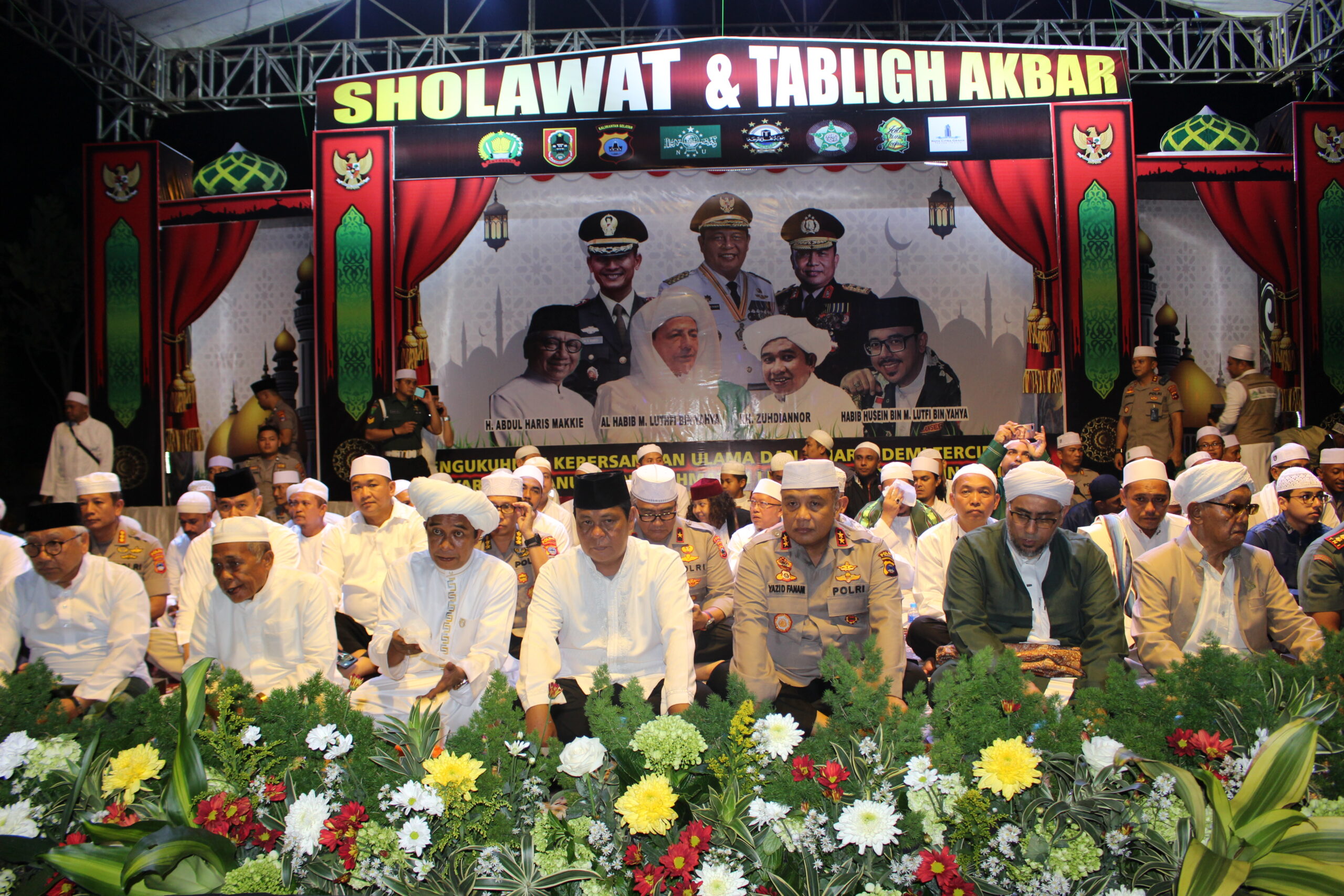 Kepala BNNP Kalsel Hadiri Shalawat dan Tabligh Akbar, KH. Zuhdiannor: "Nikmat Paling Besar, Bersatu" Kepala BNNP Kalsel Hadiri Shalawat dan Tabligh Akbar, KH. Zuhdiannor: "Nikmat Paling Besar, Bersatu"