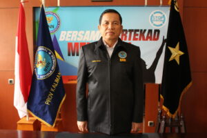Drs. Nixon Manurung, M.AP.