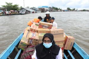 Peduli Banjir, BNNP Kalsel Ringankan Korban Banjir di Desa Lok Baintan, Kabupaten Banjar.