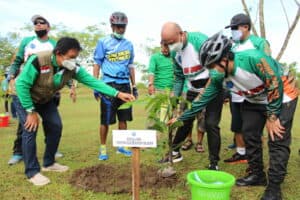 BNNP Kalsel bersama Komunitas Hijau Mendukung Pemprov Kalsel Menanam Sejuta Pohon