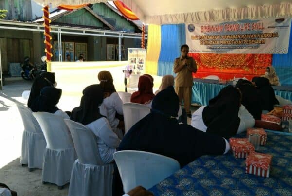BNNP Kalsel Latih Warga Sungai Lulut Membuat Sasirangan