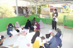BNNP Kalsel Latih Warga Sungai Lulut Membuat Sasirangan