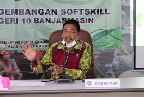 Koordinator Bidang P2M BNNP Kalsel Membuka Secara Resmi Kegiatan Pelatihan Pengembangan Softskill pada SMA Negeri 10 Banjarmasin