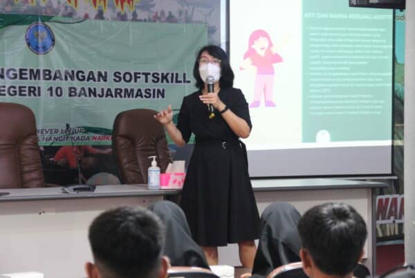 Tahap Kedua Pelatihan Pengembangan Softskill pada SMA Negeri 10 Banjarmasin