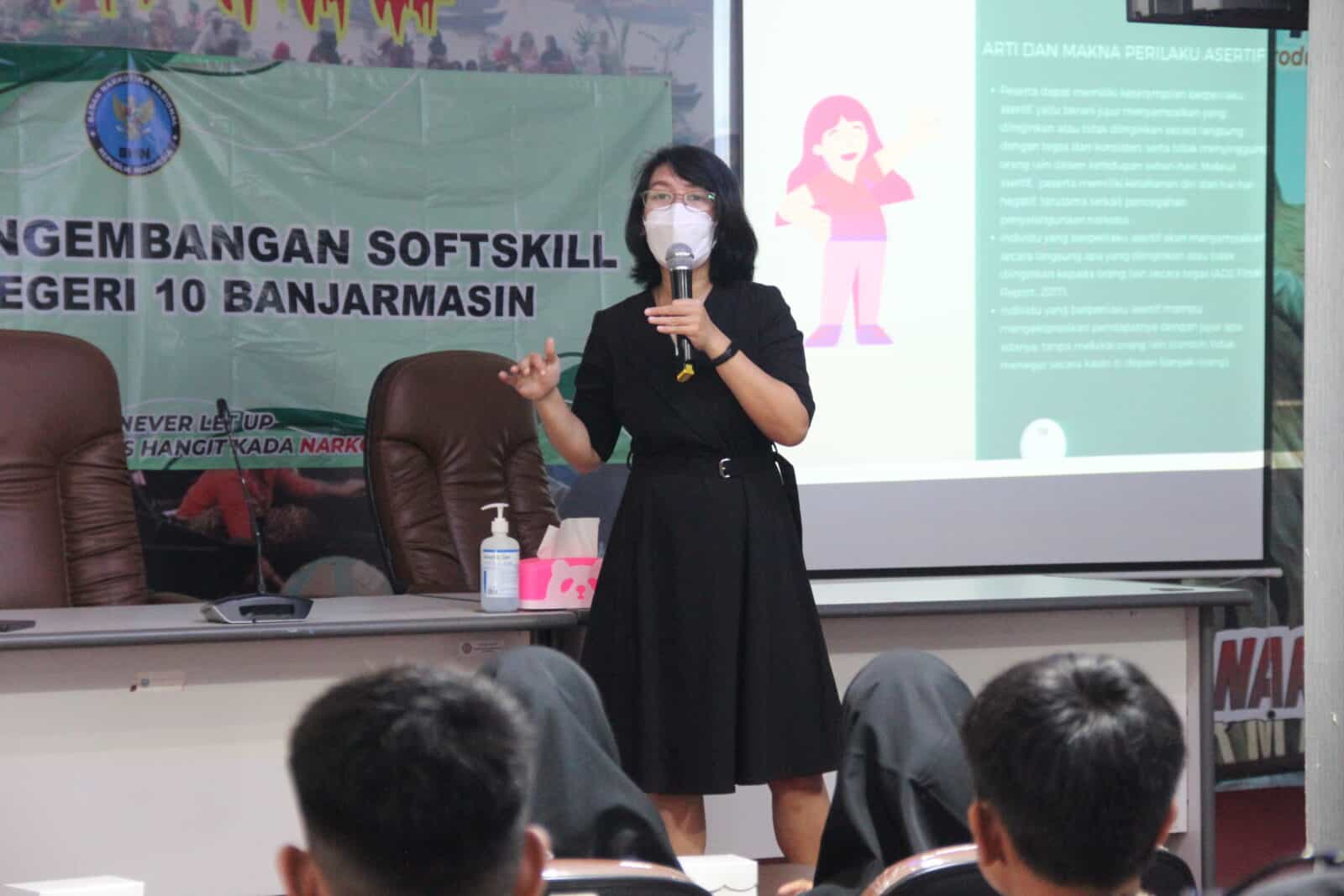 Tahap Kedua Pelatihan Pengembangan Softskill pada SMA Negeri 10 Banjarmasin Tahap Kedua Pelatihan Pengembangan Softskill pada SMA Negeri 10 Banjarmasin