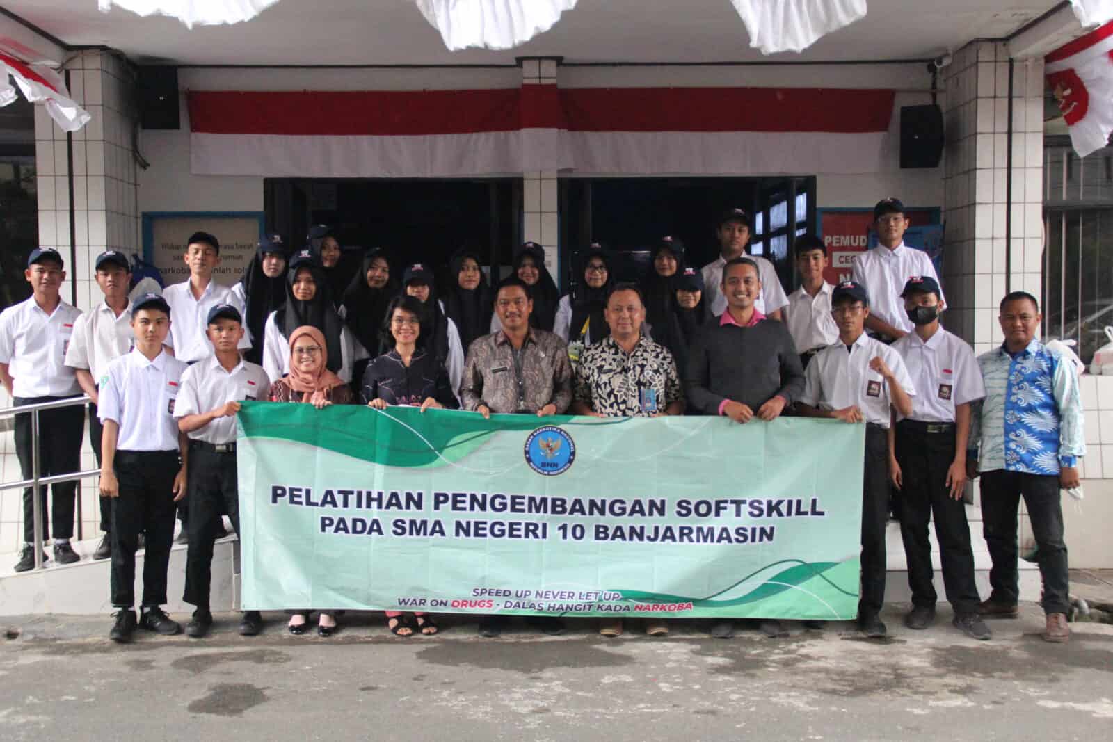 Tahap Ketiga (Terakhir) Pelatihan Pengembangan Softskill pada SMA Negeri 10 Banjarmasin Tahap Ketiga (Terakhir) Pelatihan Pengembangan Softskill pada SMA Negeri 10 Banjarmasin