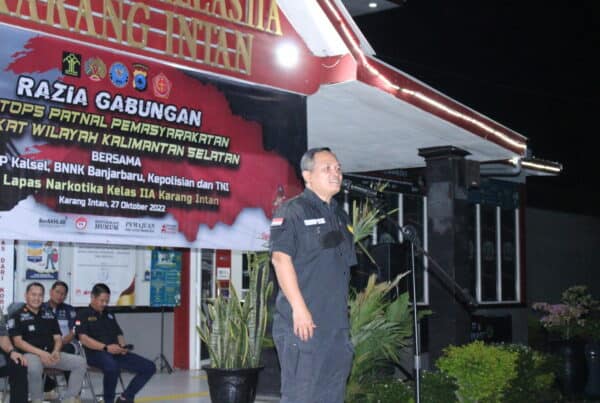 Kepala BNNP Kalsel Berikan Penguatan/Pengarahan kepada Petugas Pemasyarakatan pada Kegiatan Apel SATOPS PATNAL di Lapas Narkotika Klas IIA Karang Intan.