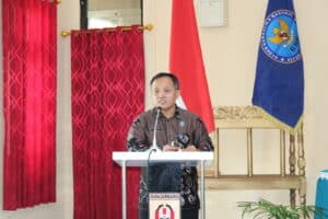 epala BNNP Kalsel Bacakan Sambutan Deputi Dayamas BNN RI Sekaligus Membuka Secara Resmi Kegiatan Pemberdayaan Alternatif Melalui Pengembangan Wirausaha bagi Masyarakat Kawasan Narkoba di Kelurahan Landasan Ulin Barat, Kecamatan Liang Anggang, Kota Banjarbaru, Kalimantan Selatan.