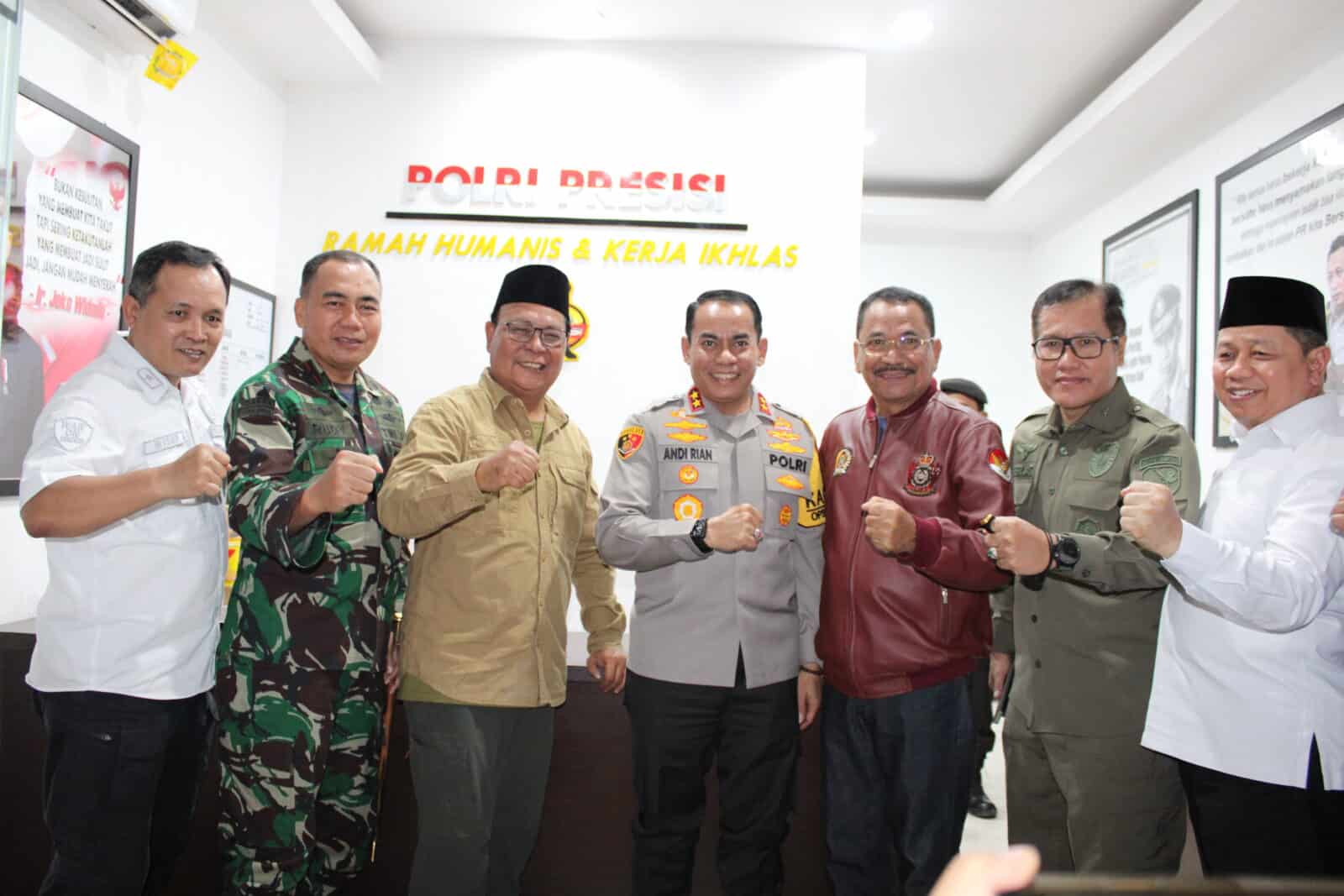 Kepala BNNP Kalsel Bersama Forkopimda Kalsel Kunjungi Gereja-gereja di Banjarmasin Kepala BNNP Kalsel Bersama Forkopimda Kalsel Kunjungi Gereja-gereja di Banjarmasin