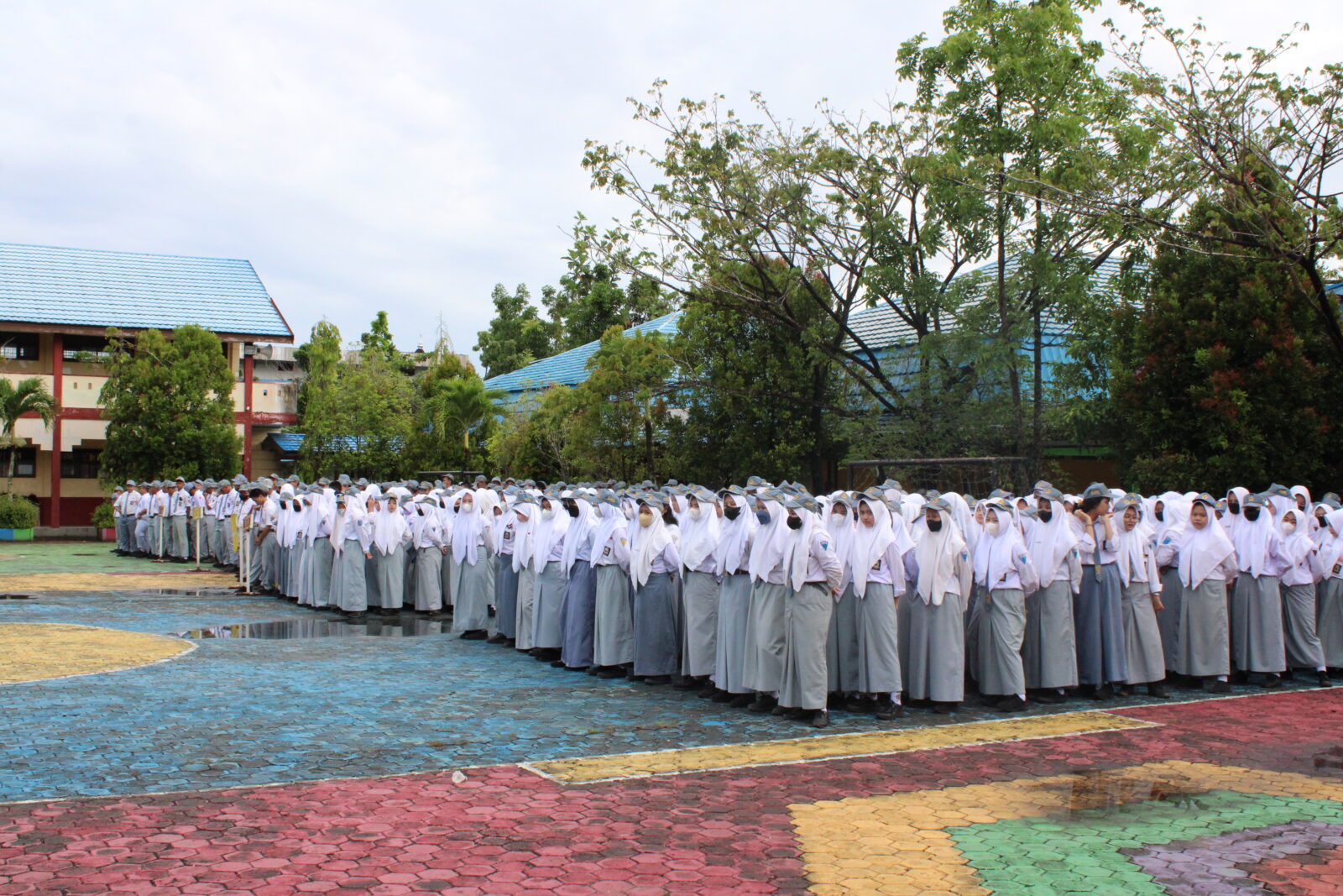 Gema Anti Narkotika Menyanyikan Lagu Mars BNN "Anti Narkoba" di SMKN 5 Banjarmasin. Gema Anti Narkotika Menyanyikan Lagu Mars BNN “Anti Narkoba” di SMKN 5 Banjarmasin.