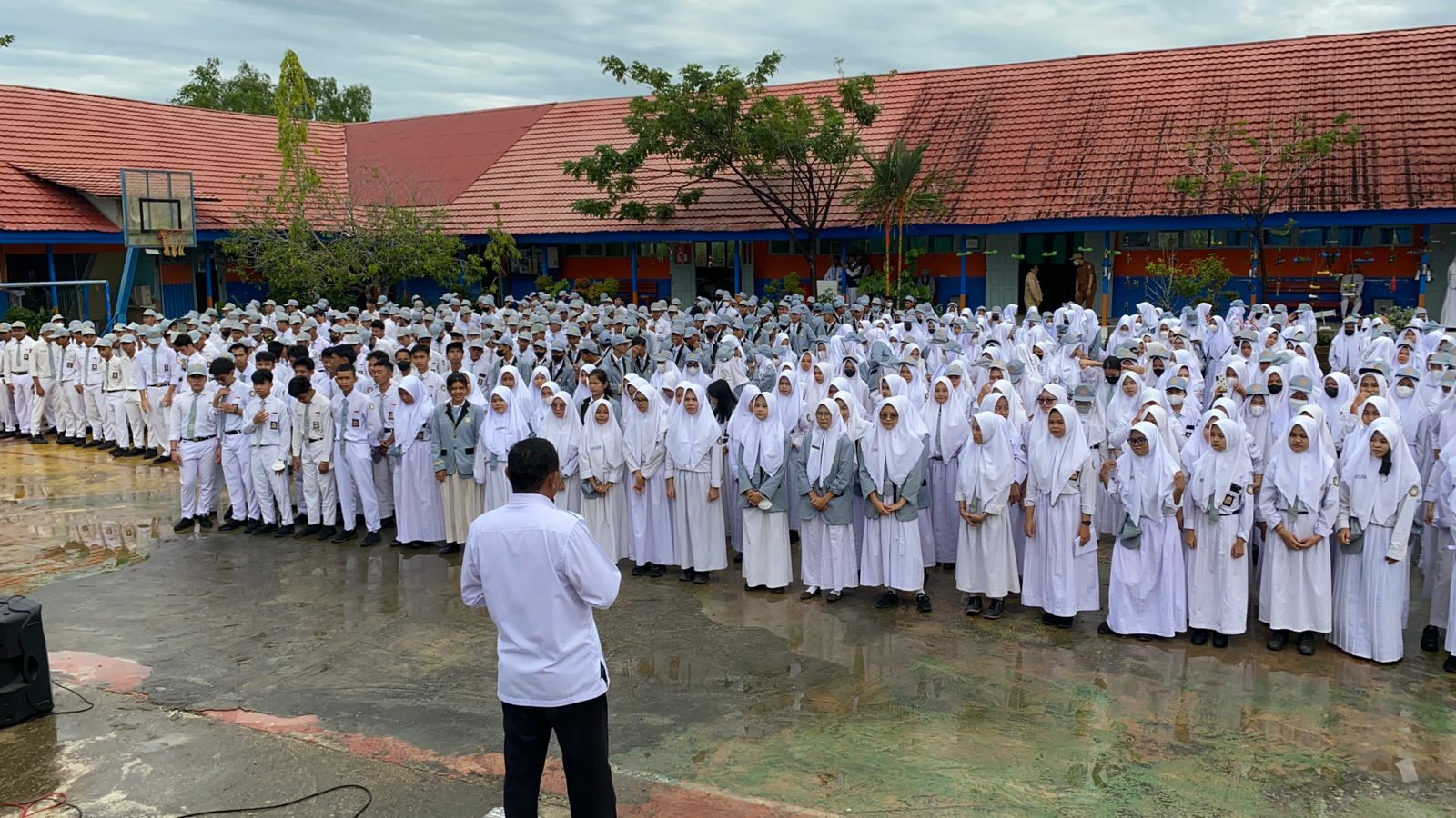Gema Anti Narkotika Menyanyikan Lagu Mars BNN "Anti Narkoba" di SMAN 11 Banjarmasin. Gema Anti Narkotika Menyanyikan Lagu Mars BNN “Anti Narkoba” di SMAN 11 Banjarmasin.