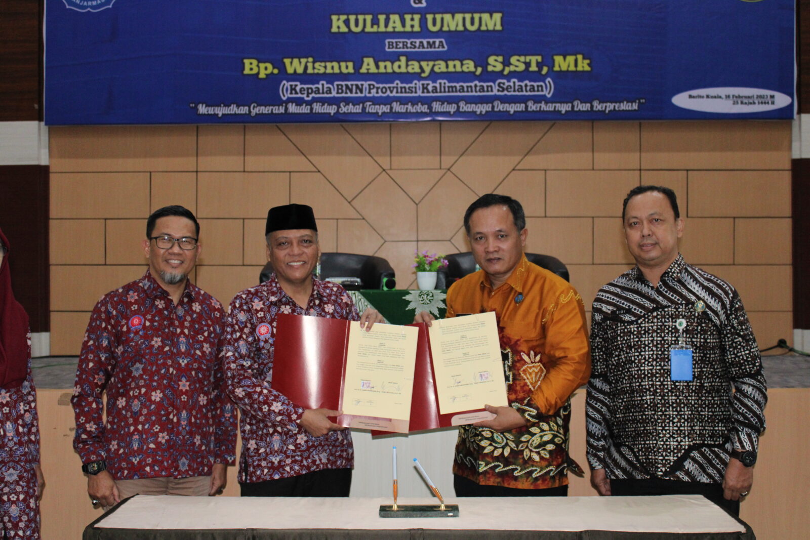 Kepala BNNP Kalsel Tandatangani MoU dengan Universitas Muhammadiyah Banjarmasin Sekaligus Berikan Kuliah Umum Kepala BNNP Kalsel Tandatangani MoU dengan Universitas Muhammadiyah Banjarmasin Sekaligus Berikan Kuliah Umum