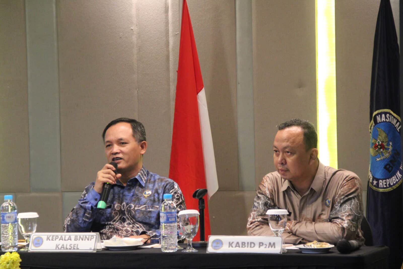 Kepala BNNP Kalsel Berikan Arahan Singkat Sekaligus Membuka Secara Resmi Workshop Penggiat P4GN di Instansi Pemerintah Kepala BNNP Kalsel Berikan Arahan Singkat Sekaligus Membuka Secara Resmi Workshop Penggiat P4GN di Instansi Pemerintah