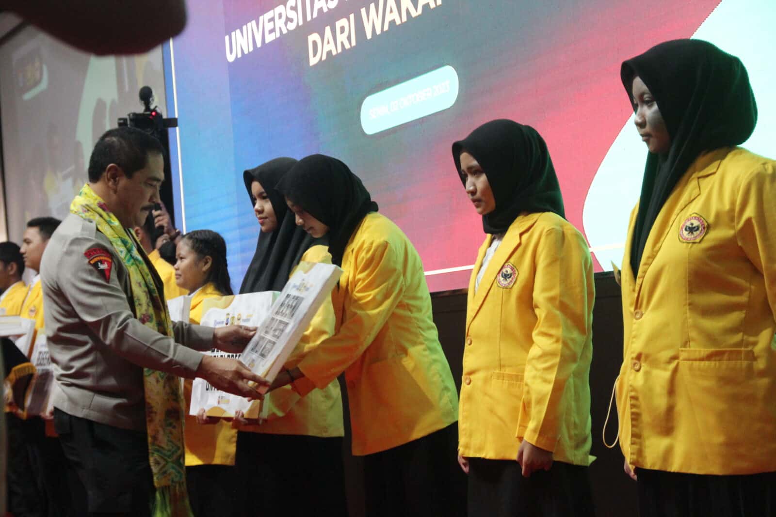 Kepala BNNP Kalsel Menghadiri Acara Silturahmi Wakapolri dengan Civitas ULM Banjarmasin dan Pemberian Beasiswa kepada Mahasiswa/i ULM Banjarmasin Kepala BNNP Kalsel Menghadiri Acara Silturahmi Wakapolri dengan Civitas ULM Banjarmasin dan Pemberian Beasiswa kepada Mahasiswa/i ULM Banjarmasin